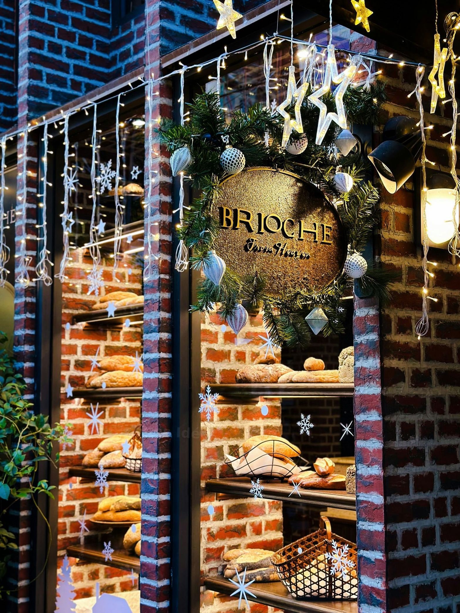 Boulangerie artisanale au 34 rue Yves Toudic, où le levain et les farines biologiques donnent le ton